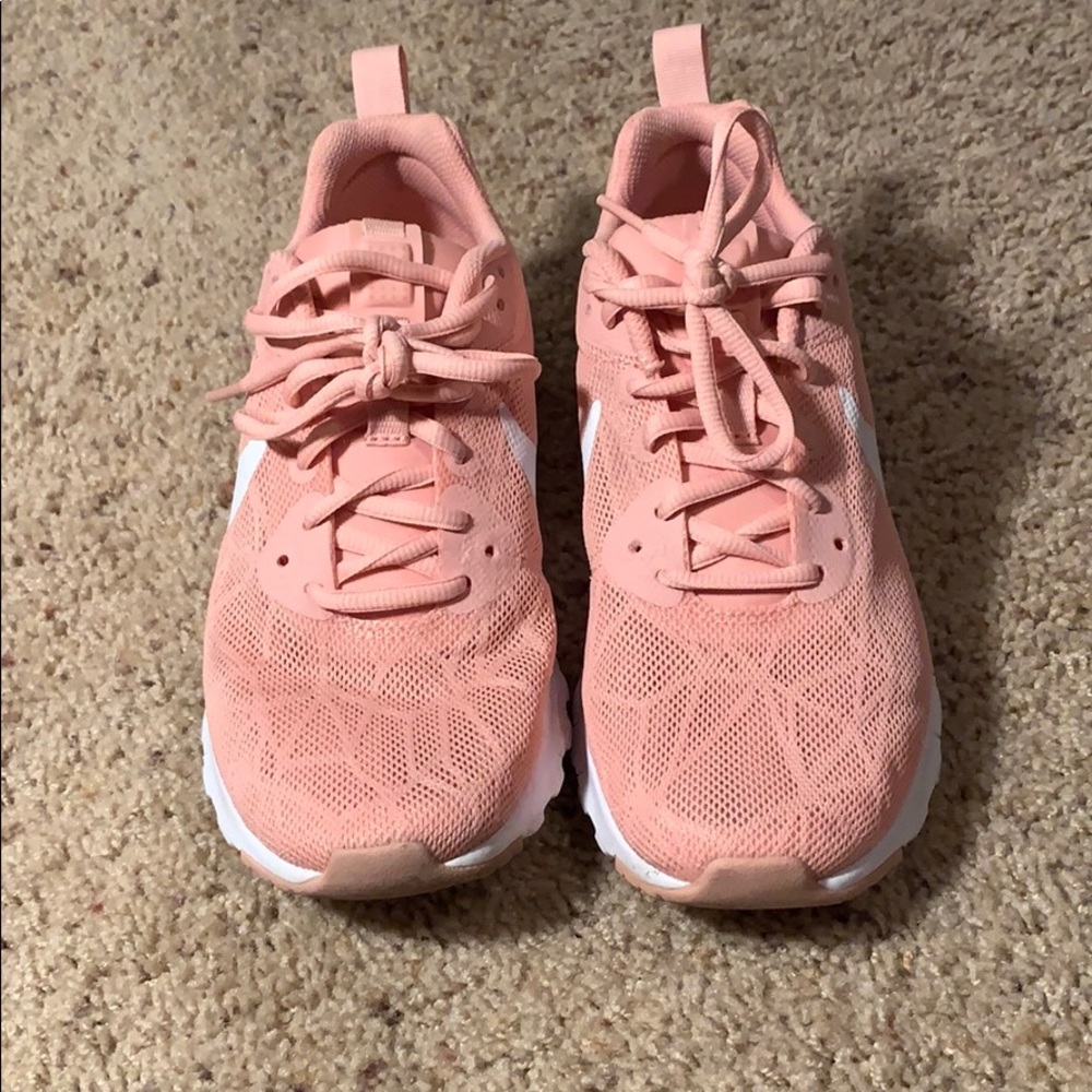 Nike tennis shoes